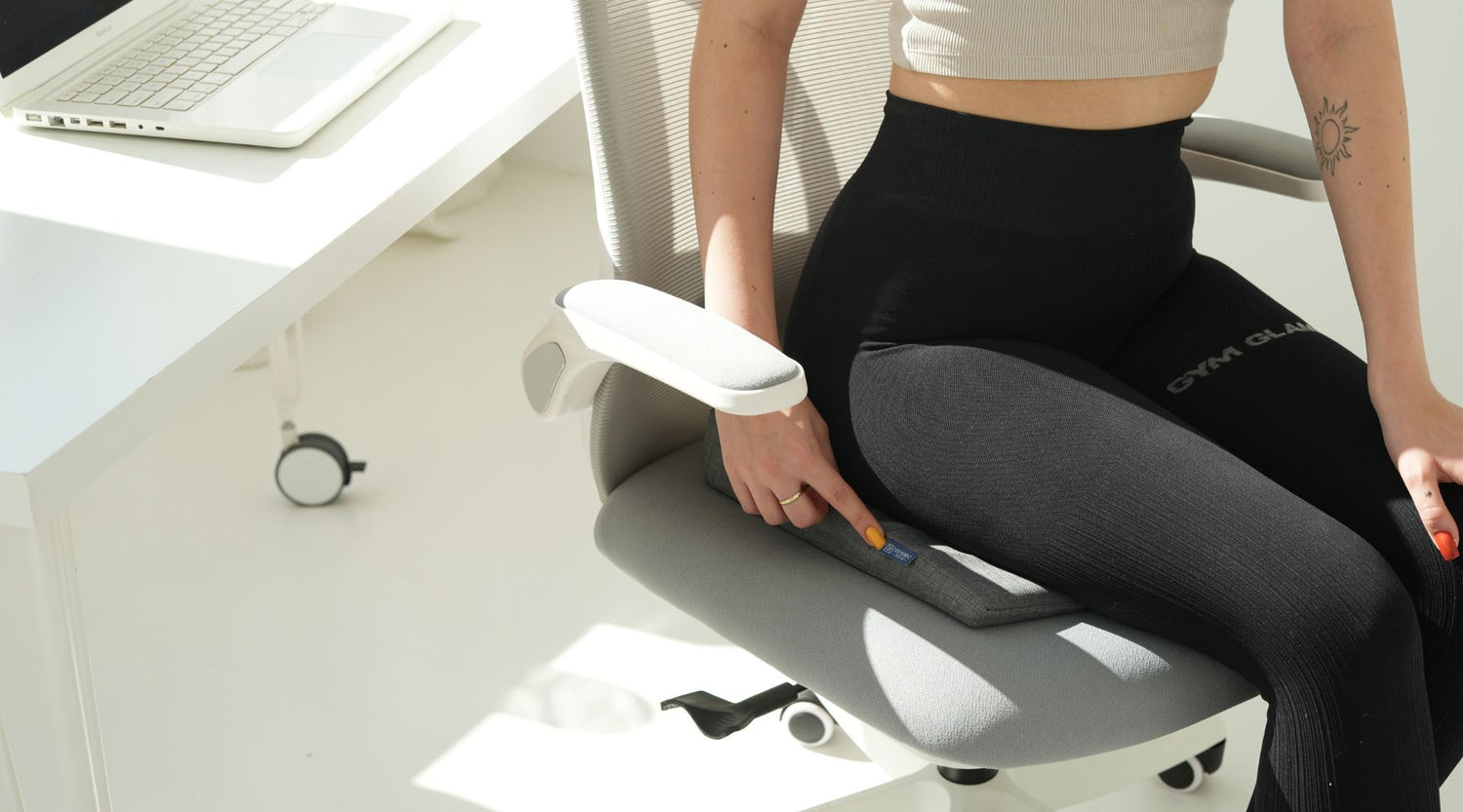 Die richtige Sitzposition am Schreibtisch - Tipps für eine bessere Haltung im Home Office